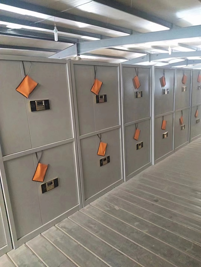 ���܃����